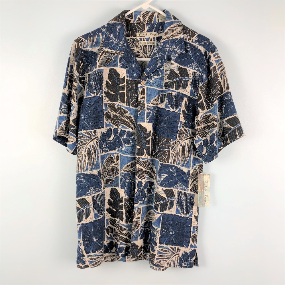 NEW Batik Bay Men's Button Down Shirt Small